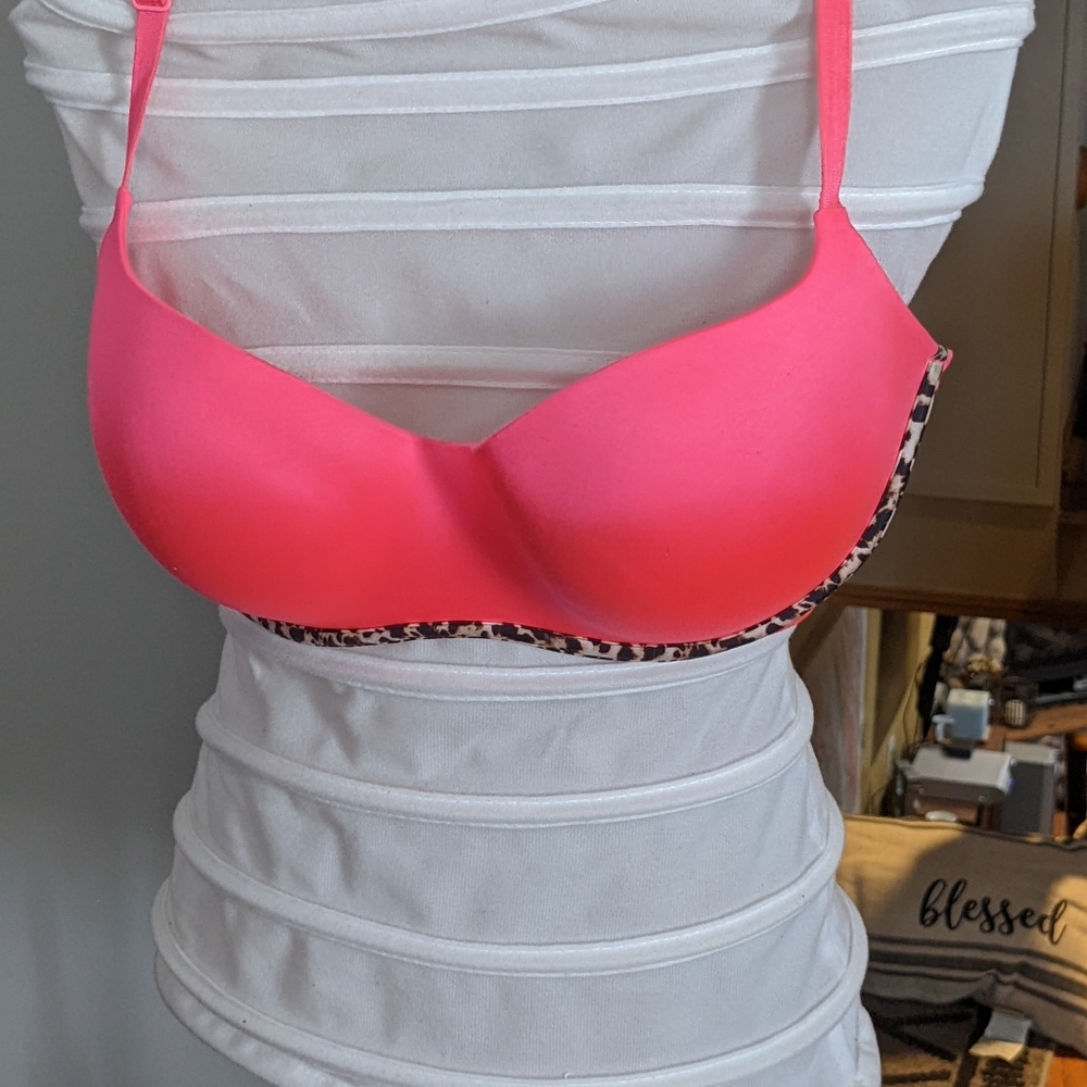 VS Woman's bra dropping soon
